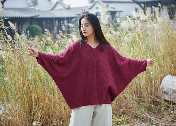 Textured Linen-Cotton Batwing Tee – V-Neck Oversized Top with Retro Chinese Aesthetic