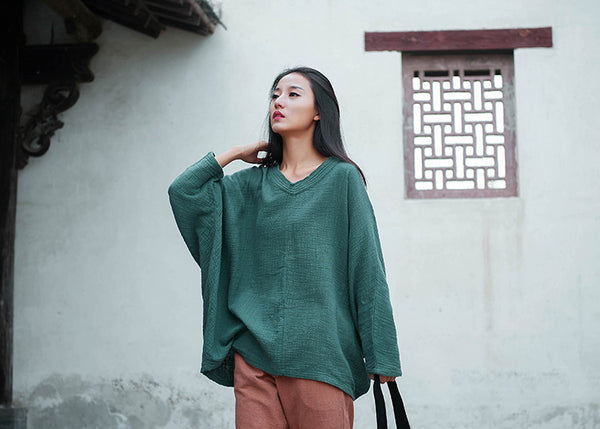 Textured Linen-Cotton Batwing Tee – V-Neck Oversized Top with Retro Chinese Aesthetic