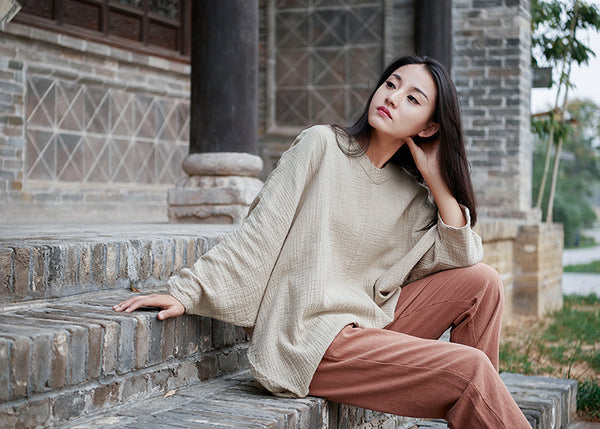 Textured Linen-Cotton Batwing Tee – V-Neck Oversized Top with Retro Chinese Aesthetic