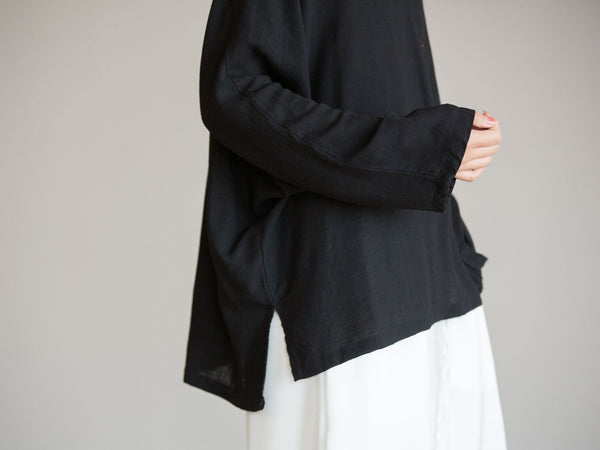Zen Linen Tee – Oversized V-Neck 3/4 Sleeve Top with Hanfu-Inspired Silhouette