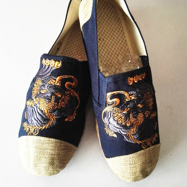Chinese Style Ancient Animal (Kirin) embroidery Linen Shoes
